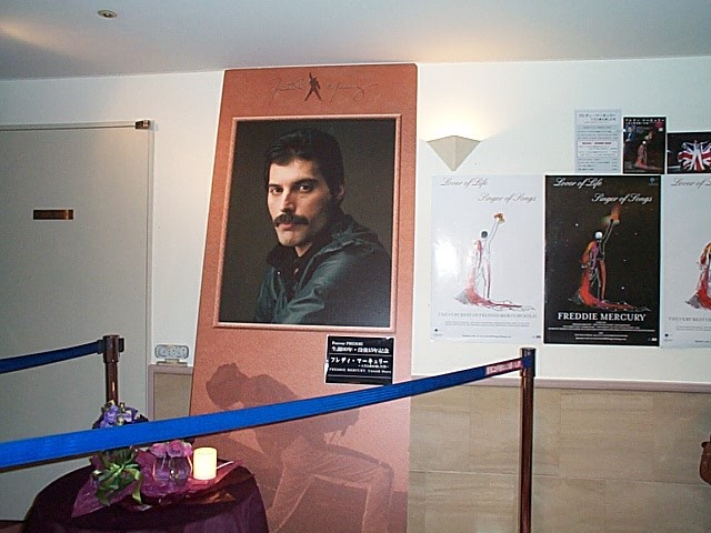 The lobby of the theater playing the film LOLSOS